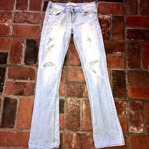 Ripped light blue jeans